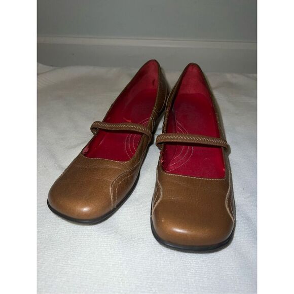 Women’s Vintage Brown/Caramel Loafer Kitten Heel 8 - Picture 2 of 8